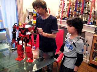 Illustration for article titled Girl Pilots Japanese Fighting Robot With Gundam Master/Slave Control Suit